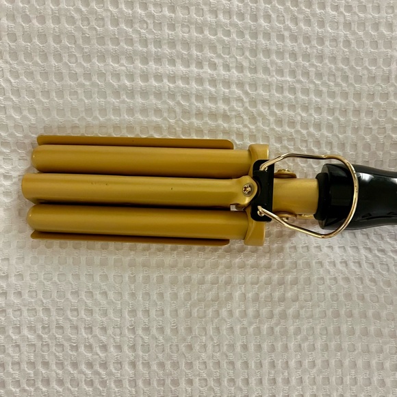 CONAIR Triple Barrel Hair Waver/Crimper - Picture 9 of 10